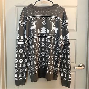 LIKE NEW Unisex Gray Reindeer and Snowflakes Christmas Pullover Sweater
